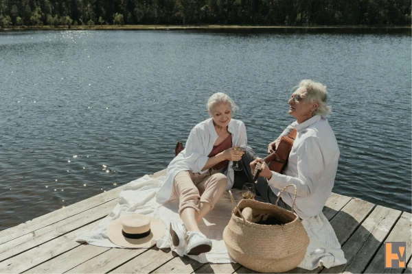 seniors sitting together for rrsp